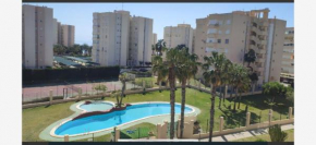 Apartamento segunda línea de playa con piscina